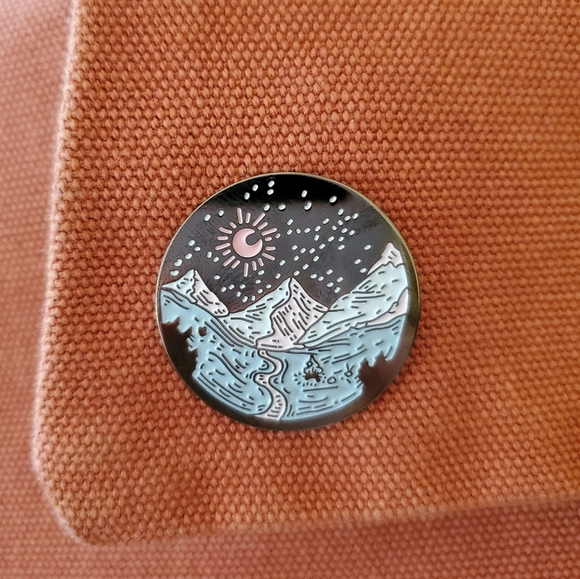 Jewelry - Northern Lights Enamel Pin